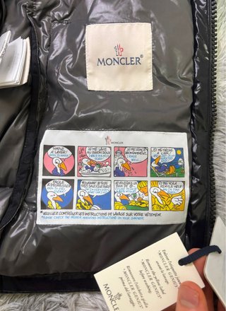 Gilet Moncler nero lucido con cappuccio