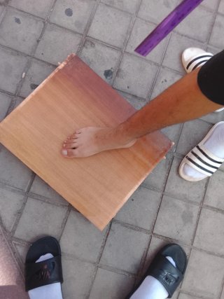 Skate madera ,pie y regla y calcetín incluido