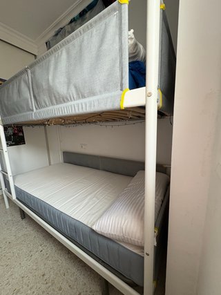 Litera Ikea blanca y gris