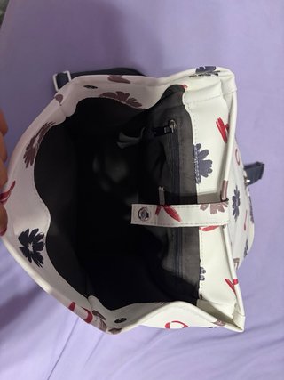 Mochila pequeña Parfois flores y letras