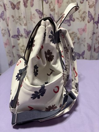 Mochila pequeña Parfois flores y letras
