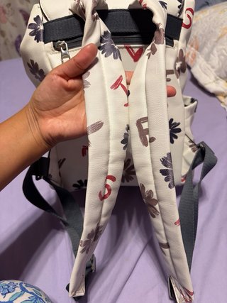 Mochila pequeña Parfois flores y letras