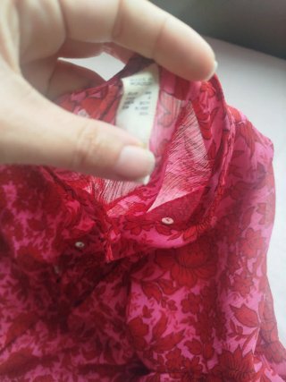 Blusa rosa y roja floral Mango