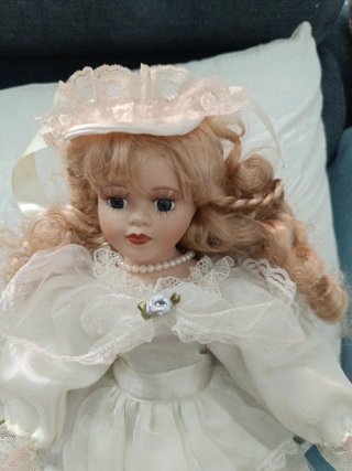 Muñeca de cerámica vintage