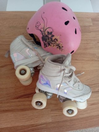 Patines talla 31-32 y Casco