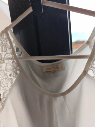 Blusa blanca con encaje