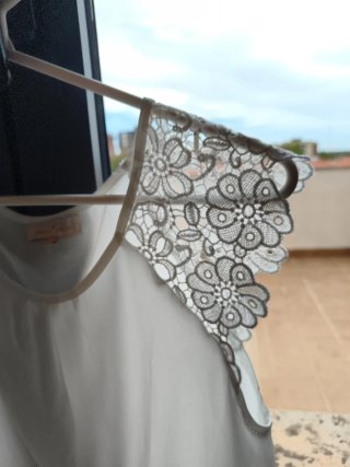 Blusa blanca con encaje