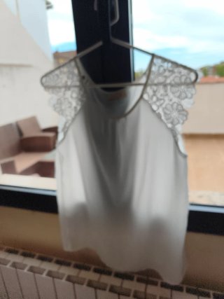 Blusa blanca con encaje