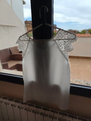 Blusa blanca con encaje