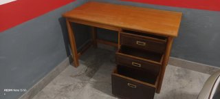 Escritorio madera con silla y cajones