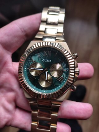 Reloj Guess Equity Hombre Dorado Esfera Verde GW07