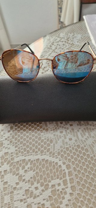 Gafas de sol Zara redondas azules y marrones