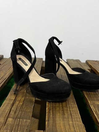 Zapatos de tacón negros con plataforma