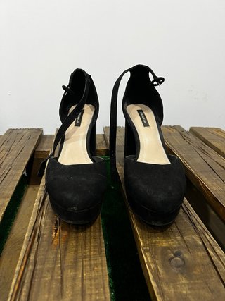 Zapatos de tacón negros con plataforma