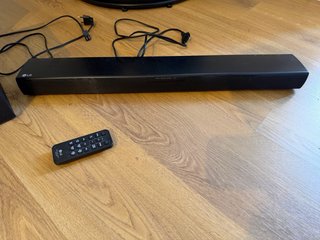 Barra de Sonido LG SJ2 2.1 160W con Subwoofer