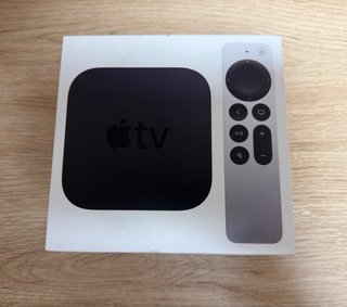 Apple TV con mando a distancia