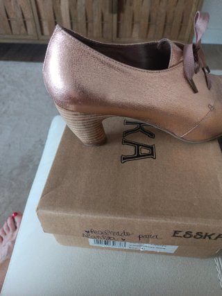 Zapatos de tacón Esska dorados talla 41