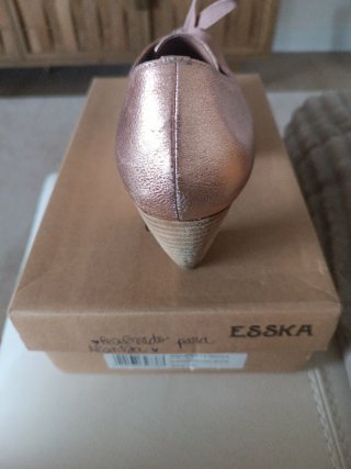 Zapatos de tacón Esska dorados talla 41