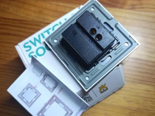 Interruptor de pared dorado