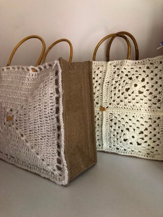 Borsa uncinetto nera con manici in bambù