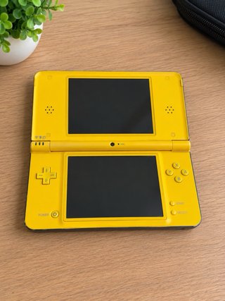 Nintendo DS XL Amarilla