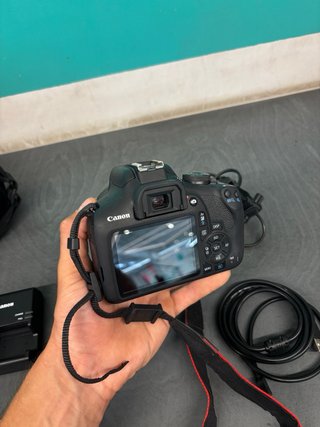 Canon EOS 2000D Cámara Digital Negra + funda