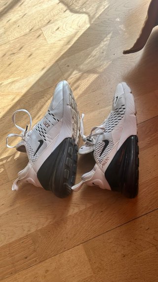 Nike Air Max 270 Blancas y Negras