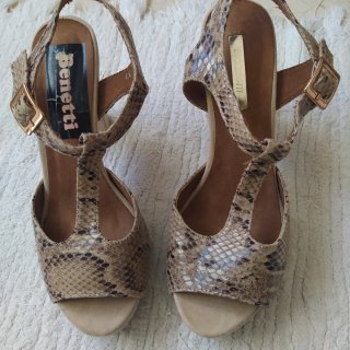 Sandalias tacón ancho efecto serpiente