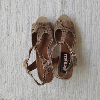 Sandalias tacón ancho efecto serpiente