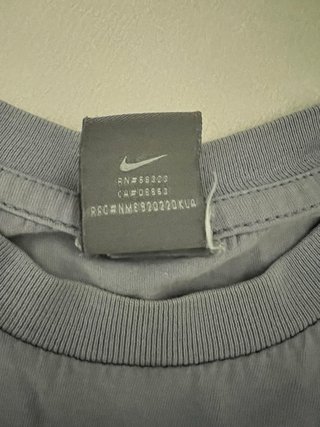 Camiseta Nike azul claro con logo