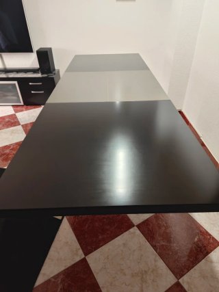 Tavolo da pranzo nero e argento