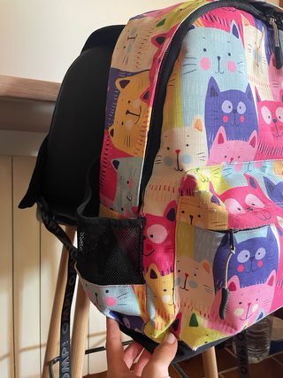 Mochila escolar con estampado de gatos
