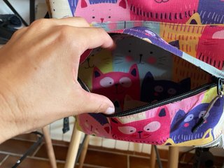 Mochila escolar con estampado de gatos