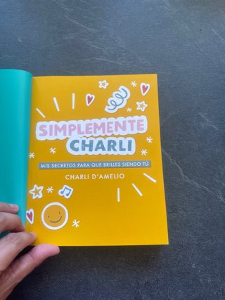 Simplemente Charli 9788418318597 Charli d’Amelio