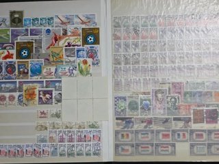 Colección de más de 3.000 sellos mundo. Ver imagen