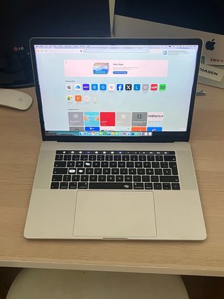 MacBook Pro 15 2018 i7 16GB Radeon