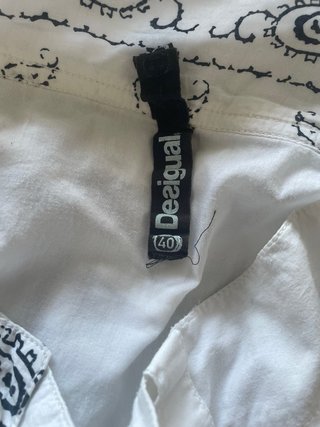 Falda Desigual blanca desgastada
