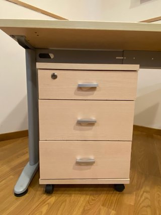 Escritorio madera con cajonera ruedas