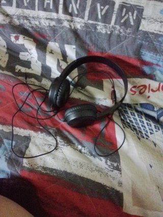 Cascos con cable negros