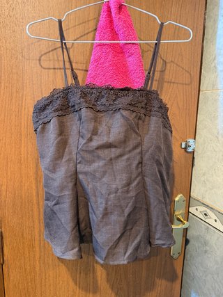 Top Shein marrón con encaje