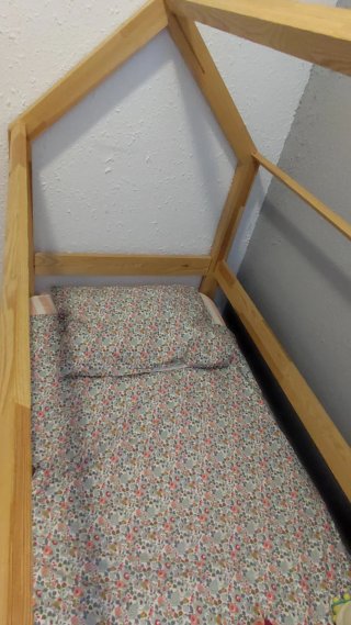 Cama casita infantil + colchón