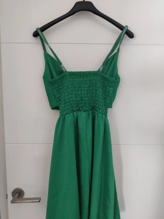 Vestido verde con corte