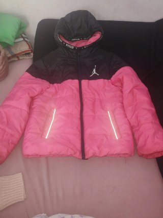 Chaqueta Jordan Negra y Rosa