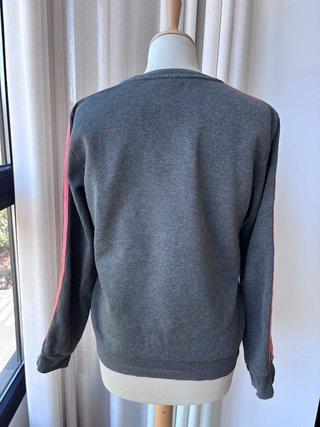 Sudadera Adidas gris con rallas naranjas