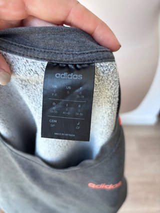 Sudadera Adidas gris con rallas naranjas