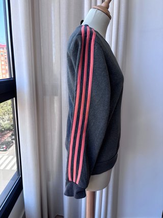 Sudadera Adidas gris con rallas naranjas