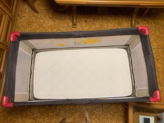 Cuna de viaje con colchón