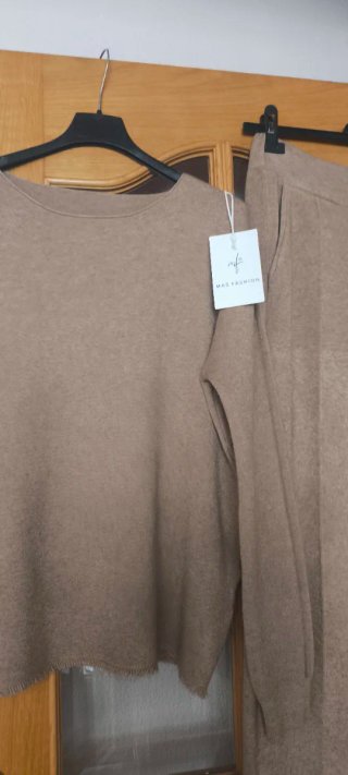 Traje de pantalón beige