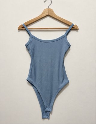 Body azul claro acanalado tirantes