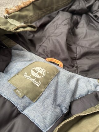 Abrigo verde Timberland con capucha